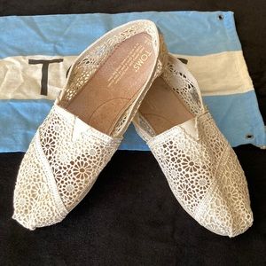 Toms white crochet flats 8M